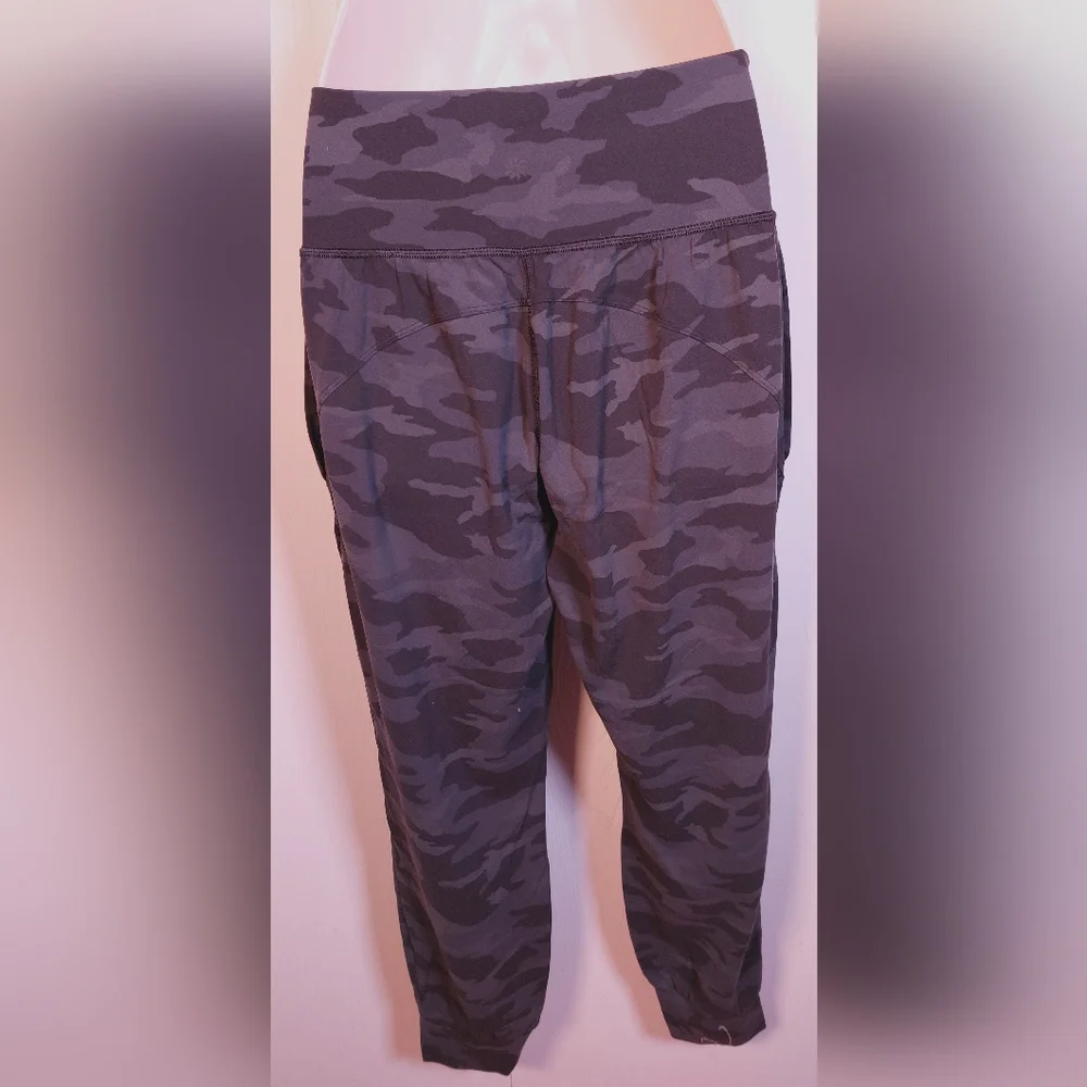 Athleta Salutation High Rise Joggers Black Gray Camouflage Size Small Yoga - Picture 6 of 12
